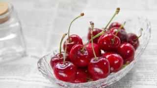 Cherry berry dessert food photography - a glass bowl free wallpaper