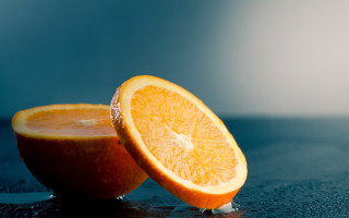 Oranges water droplets half cut - a table together free wallpaper