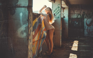 Woman graffiti tiltshift fashion bandaged - graffiti free wallpaper