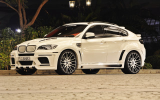 White car night street tree - night time free wallpaper for desktop