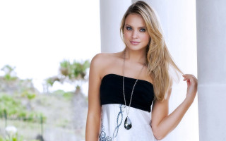 Blonde woman strapless dress necklace - blond free wallpaper