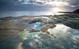 Rock formation hole water sun - a hole in the middle of it free wallpaper