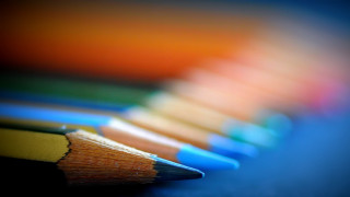 Colored pencils blue table bengal - top of a table next free wallpaper