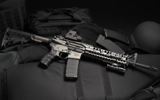 Gun helmet backpack cobra puzzle - a gun and a helmet free wallpaper