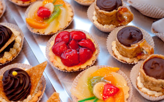 Desserts chocolate fruit pastry strawberry - delaunay free wallpaper