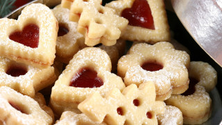 Heart shaped cookies jelly spoon - top of them free wallpaper