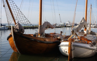 Boats docked ecological art matte - the water near a dock free wallpaper