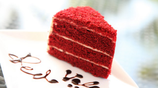Red cake chocolate frosting plate - a plate free wallpaper
