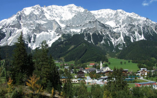 Mountain range village green valley - danube school free wallpaper