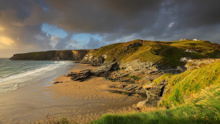 Beach cliff house water cloudy - dramatic free wallpaper