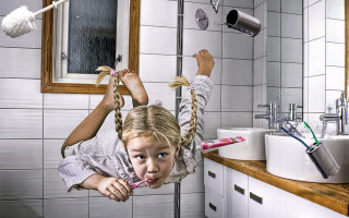 Little girl upside down bathroom - a little girl free wallpaper