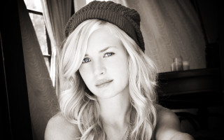 Woman hat blackwhite window portrait - a window behind her free wallpaper