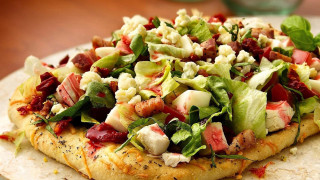 Pizza lettuce tomatoes plate food - lettuce free wallpaper