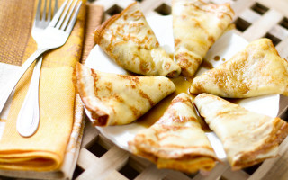 Food plate fork napkin pastel - a plate of food free wallpaper