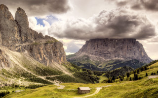 Mountain range cabin valley road - the valley below free wallpaper
