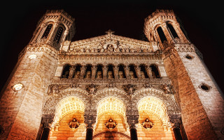 Cathedral clocktower night gothic neo - side and a clock free wallpaper