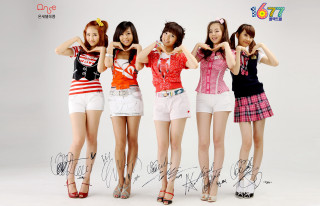 Girls group white background handwritten - superflat free wallpaper