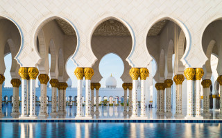 Large pool arches columns white - a large pool free wallpaper