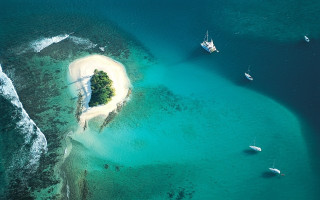 Small island ocean boats tree - a lone tree free wallpaper