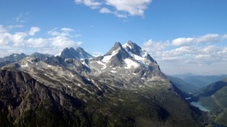 Mountain range lake clouds sky 2 - a mountain range free wallpaper