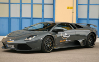 Grey sports car blue doors - the side of the building free wallpaper