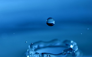 Blue water drop macro bubble - a blue ring free wallpaper