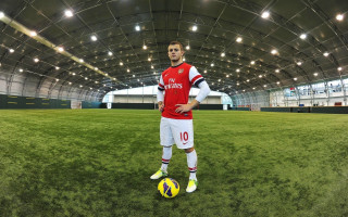 Man soccerfield holding ball plasticien - wide len free wallpaper