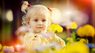 Little girl flowers portrait bokeh - a little girl free wallpaper