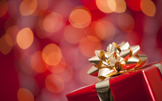 Red gift box gold bow - detail free wallpaper