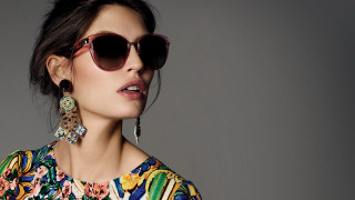 Woman sunglasses colorful dress flowered - sunglass free wallpaper