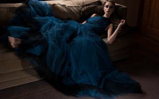 Woman blue dress couch crossed - her free wallpaper