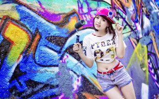 Woman baseballcap graffiti painting sprayer - graffiti free wallpaper