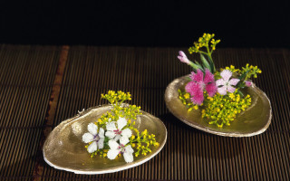 Gold plates flowers mat bamboo - a mat free wallpaper