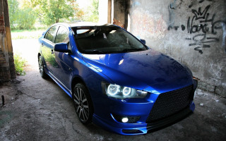 Blue car garage graffiti open - graffiti free wallpaper