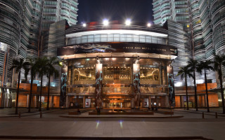 Large building fountain architecture cityscape - andrew law free wallpaper