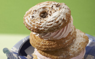 Donuts stack blue plate green - clara peeters free wallpaper