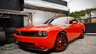 Red sports car garage tirechain - tire free wallpaper