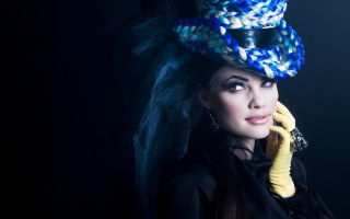 Woman bluehat yellowphone gothicfashion araceligilbert - a blue hat free wallpaper