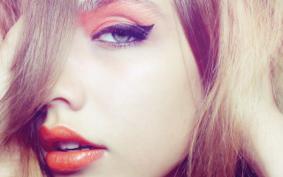 Woman redlipstick blackeyeliner redlipring fashion - a red lip ring free wallpaper
