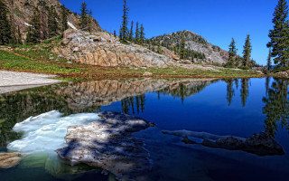 Mountain lake iceberg forest sky - a mountain lake free wallpaper