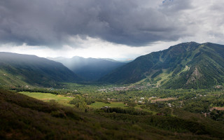 Valley mountain clouds beach forest - a valley below free wallpaper