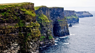 Cliff grassy ocean cityscape starry - the ocean and a cliff free wallpaper