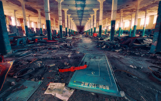 Large debris tennis court urban - a tennis racket free wallpaper