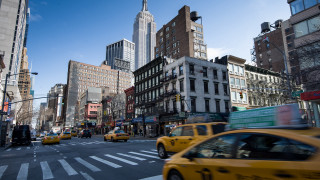 Taxi street tall buildings traffic - ashcan school free wallpaper