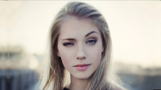 Eszter blonde long hair city - a picture free wallpaper