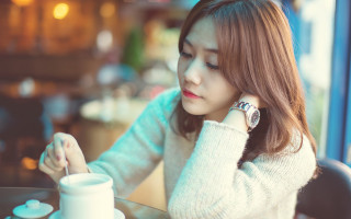 Woman coffee phone watch blurry - byeon sangbyeok free wallpaper