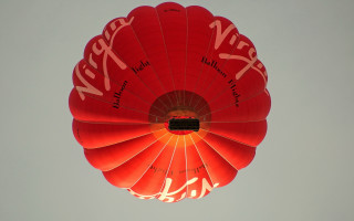 Red hot airballoon sky clouds - hot free wallpaper