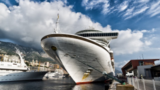 Cruise ship mountain harbor cloudy - tilt shift free wallpaper