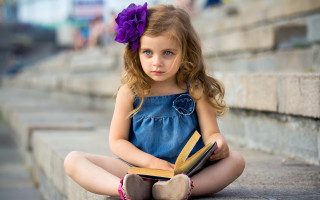 Little girl book purple flower - a little girl free wallpaper