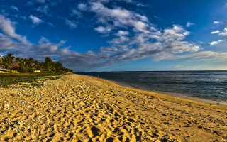 Beach sky clouds people tilt - a sandy beach free wallpaper